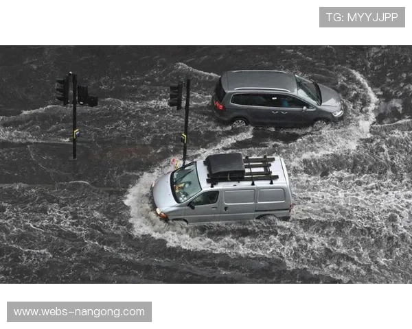 德甲场馆安全标准升级,应对极端天气成赛事组织新挑战 德甲场馆安全标准升级,应对极端天气成赛事组织新挑战