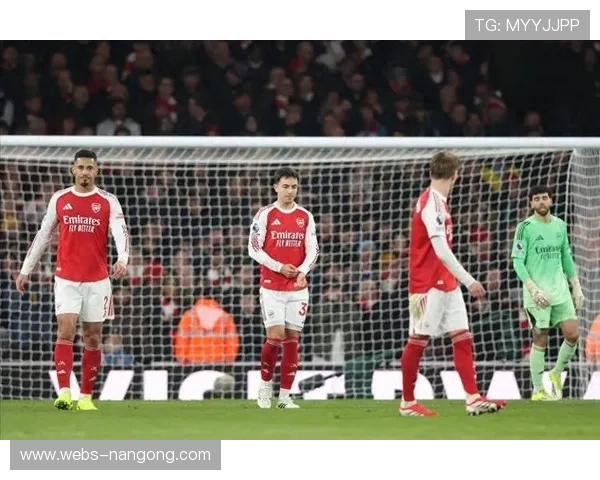 曼联绝杀暴露阿森纳防守漏洞,争冠悬念因枪手失利重燃 曼联绝杀暴露阿森纳防守漏洞,争冠悬念因枪手失利重燃