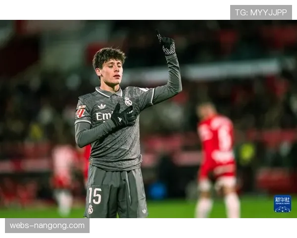 西甲:赫罗纳3-2险胜皇家贝蒂斯,稳固联赛第三位置。