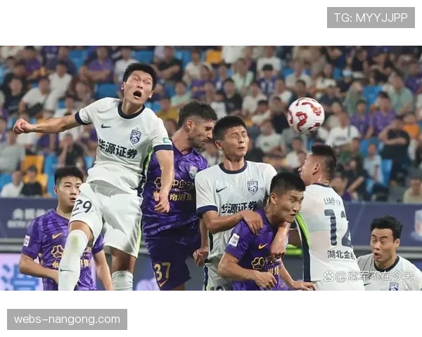 武汉三镇2-0完胜浙江队，终结连败颓势